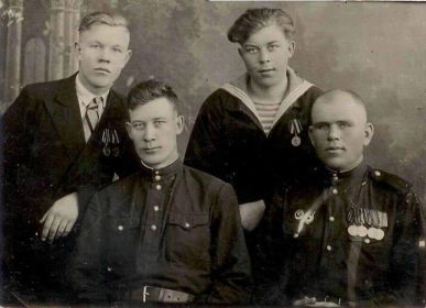 Виктор Лукич Мясникевич. Двоюродный брат Казимир Васильевич Мясникевич. Пётр Вольпин с сыном.