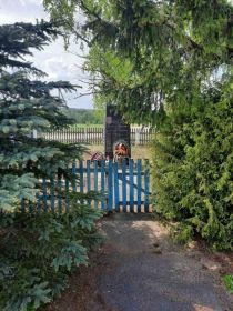 Захоронение (предположительное) лейтенанта ДИННЕРА М. Д.: РЕСПУБЛИКА БЕЛАРУСЬ: Минская область, Борисовский район, деревня Старое Янчино, братское воинское захоронение.
