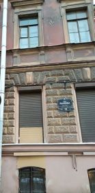 Дубровицкая Лариса проживала до войны в Ленинграде, по улице Рылеева 15, квартира 3.