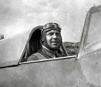 273 иап (31 гиап). Командир полка ст. батальонный комиссар Трощенко Яков Александрович (12.1908-14.11.1942), в кабине своего самолёта Як-1.