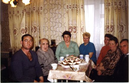 Прдолжение: 6 слево Казарина (Истомина) Прасковия Федоровна 1949-2020; 7 слева Ильин Сергей Федорович
