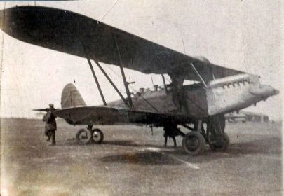 Р-5 "разведчик пятый" советский многоцелевой одномоторный самолет - биплан 1930-х годов.  Первая самостоятельная работа 1935 год (Фото из семейного архива внука Михаила Николаева)