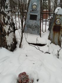 вид памятника в 2025г на старом кладбище п.Верх-Нейвинский