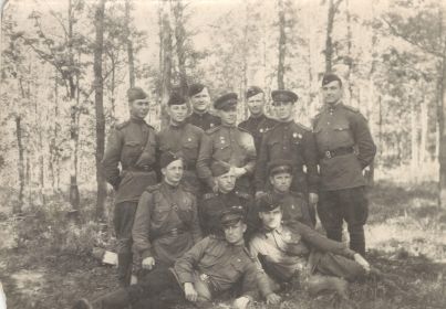 офицеры 96-ого бап. в центре стоит Качанов А.Н., сидят справа налево : Крикунов, Туриков, Фунаев, Кислицын 1943г.