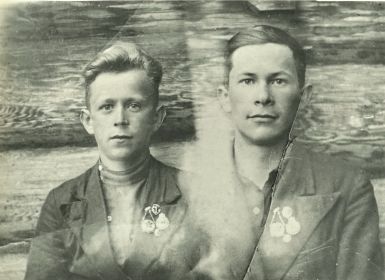 Павел Никитич Деев и Юрий Александрович Евдокимов( дядя и племянник)-выпускники 1941г