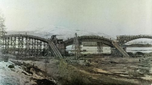 6 мая 1937 г. Колымский мост. Строится дорожное полотно. Хорошо видна сопка Лысая. Архив Дорожевца А.Н.