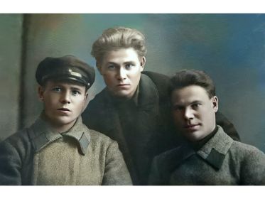 Братья Красильниковы 1931г. (слева направо): Петр Федотович, Григорий Федотович, Дмитрий Федотович