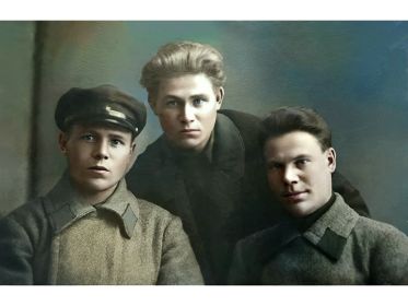 Братья Красильниковы 1931г. (слева направо): Петр Федотович, Григорий Федотович, Дмитрий Федотович.