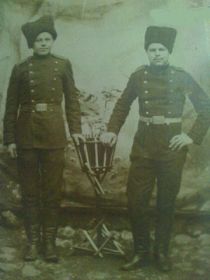 Сокольцов Иван Васильевич (справа)
