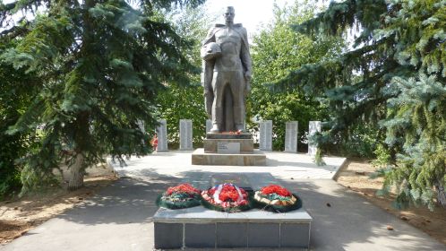 Братская могила советских воинов в станице Распопинской