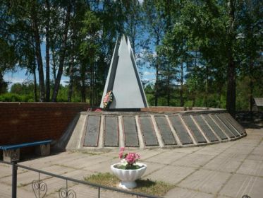 Тверская обл.  Бельский р-н, д. Демяхи. Здесь похоронен гвардии красноармеец Потапов Иван Кириллович
