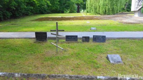 Военное советское кладбище, могилы павших воинов. Лидзбарк Варминьски, июль 2017