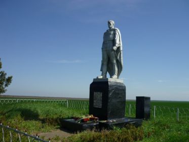 Братская могила у бывшего хутора КИЗИЛОВ, где похоронен Григорьев С. Ф.