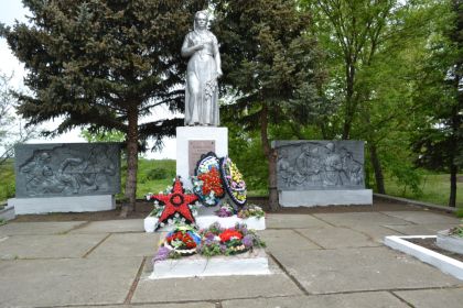 Братская могила в селе Малокирсановка, где похоронен Тимофеев А. И.