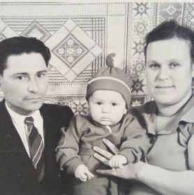 С женой Марией и сыном Сереёжей