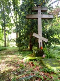Старое кладбище (Alter Friedhof) Людвигсбурга. Крест на месте перезахоронения 72 советских военнопленных в 1946 г.