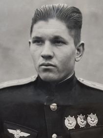 Лейтенант ЕНИКЕЕВ Г. Г.