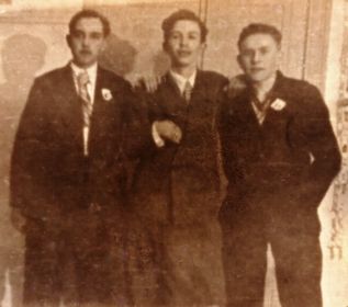Добров А.П., Шкаренков Л.К., Новиков М.Г. - одноклассники 186 школы перед войной