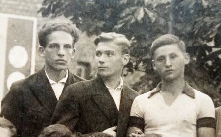 Свердлов Б.М., Елисеев Ю.Ф., Шепс И.П. (все погибли) - одноклассники 186 школы перед войной
