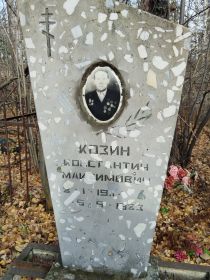 вид памятника на старом кладбище в п. Верх-Нейвинский.