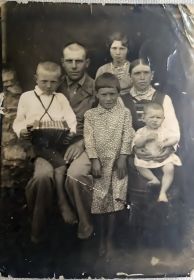 Фото с супругой Анной и детьми