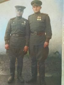 С боевым товарищем.