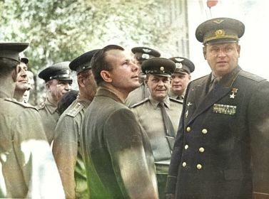 Приезд Гагарина Ю.А. в родное училище. Вместе с начальником ОВВАКУЛ  Куличевым И.А. Весна 1961г. Фото:ОВВАКУЛ.