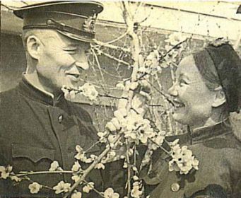 Нур Сунгатович и Анна Михайловна Фазлуллины. 1943 г.