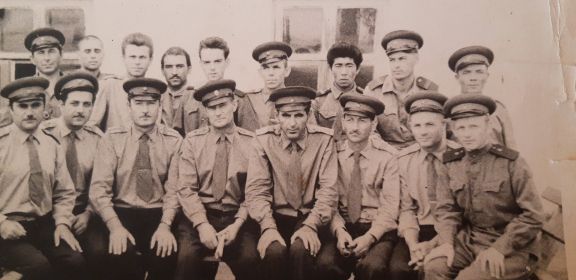 В кругу сослуживцев. Баку.На фото дедушка — крайний справа в первом ряду.