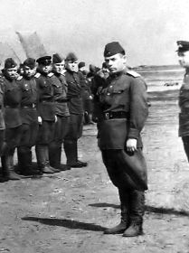 фрагмент предыдущей фотографии. 1945г.