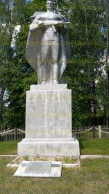 Мемориал в д.Вороны( 60 человек захороненных -7 известных ,51 неизвестен)