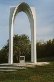 Памятник на месте гибели членов экипажа