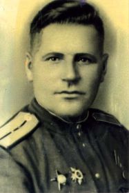 Общеизвестная фотография моего прадеда. Судя по орденам и медали - не ранее февраля 1945 г., вероятно, в Берлине.