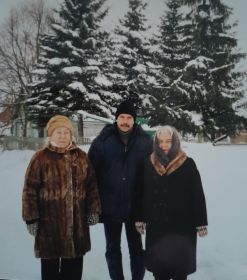 С сыном и сестрой