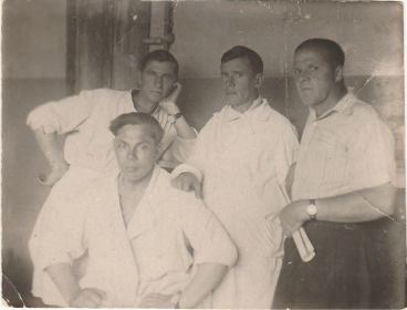 Чернышов В.Д. на работе (стоит первый слева)