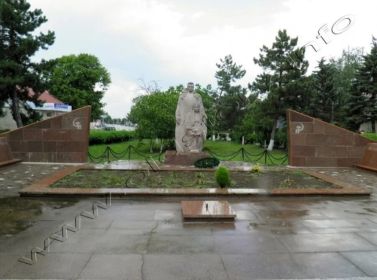 Мемориальный Комплекс " Скорбящая Мать" Чимишлия, Молдова