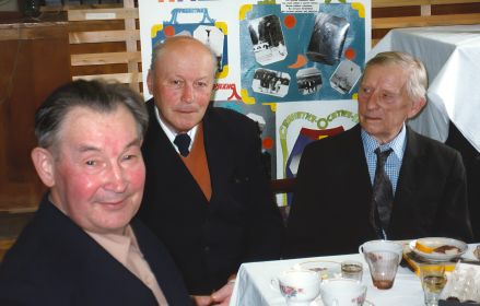 Иван Степанович с однокурсниками на встрече выпускников Интендантского Военно-морского училища. 50 лет со дня выпуска, г. Выборг, 1997 г.