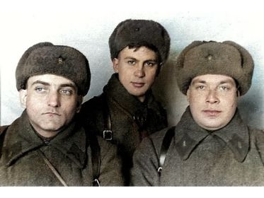 Слева-направо: комиссар батальона Шилайнер Ефим Борисович, зам.командира батальона Пак Юрий Ефимович, комбат Прокофьев Антон Григорьевич