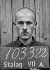 Гвардии техник-интендант 2 ранга (старший лейтенант) ГЛАДКОВ П. Н. (фотография обработана с помощью ИИ (искусственного интеллекта).