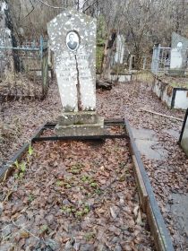 вид памятника 2025-26 год на старом кладбище в п Верх-Нейвинский