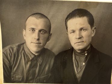 Петр Михайлович с отцом в день призыва