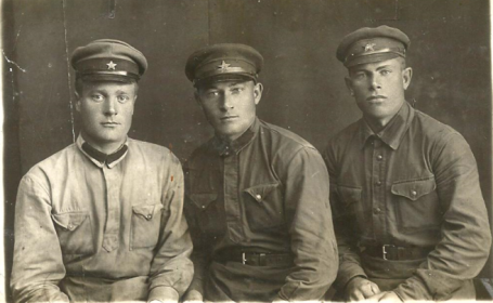 С сослуживцами