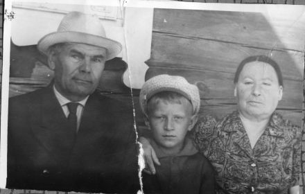 Демьян со второй женой и внуком. 1967 г.
