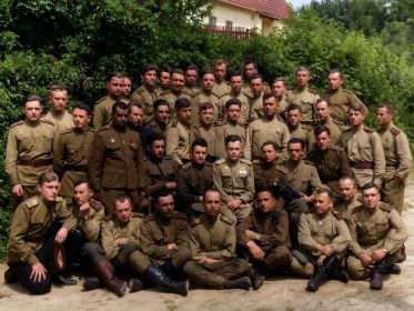 1945 Фурсаев В И стоит 3-й слева и 7 орЗОС