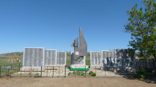 Братская могила в хуторе Дмитриевка
