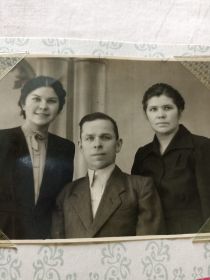 Ивочкин И.Ф. с женой и дочкой
