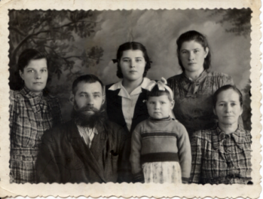 фото части многодетной семьи 3.01.1954 в армию старшему сыну Геннадию на память