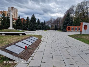 .Тула Всехсвятское кладбище, Плиты 25-30, вид на стеллу