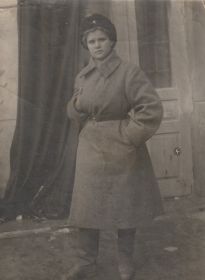 Люся Голубева на курсах радистов в г. Ташкент. 28 января 1942 г.
