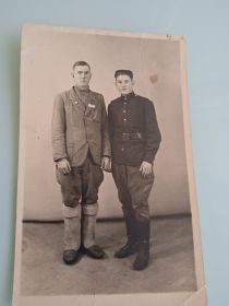 Дед Илья (1905года рождения) с сыном Александром (1926года рождения)